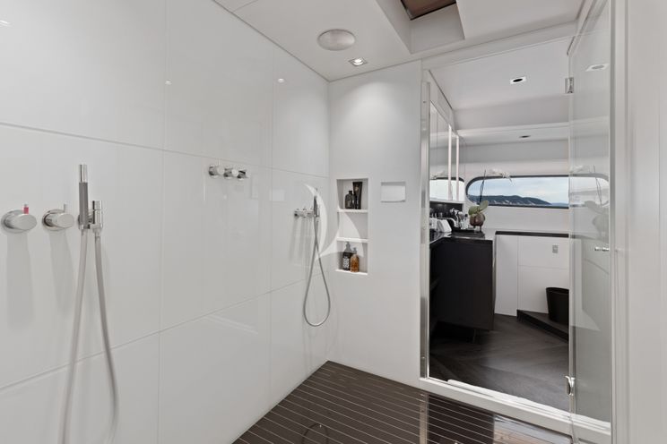 Charter Yacht IMPULSIVE - Mondomarine 40m - 5 Cabins - Sydney - Whitsunday Islands - Australia