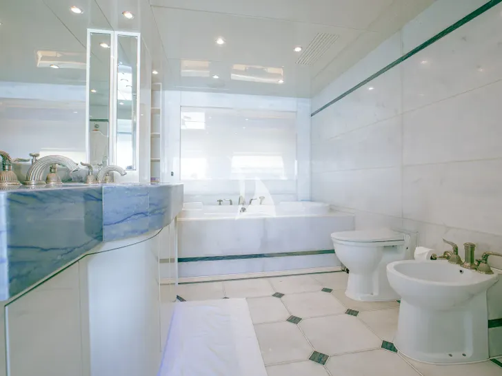 INDIANA Bilgin 127 - master cabin bathroom INDIANA Bilgin 127 - master cabin bathroom