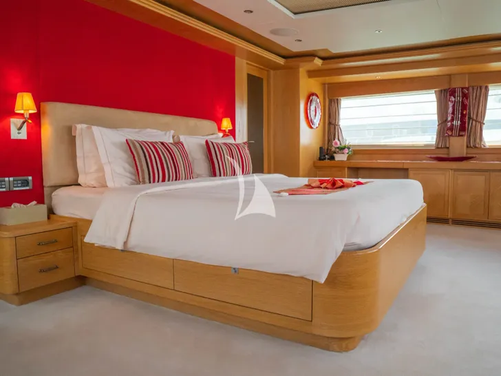 INDIANA Bilgin 127 - master cabin bed INDIANA Bilgin 127 - master cabin bed