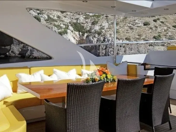 INDIANA Bilgin 127 - sundeck alfresco dining area INDIANA Bilgin 127 - sundeck alfresco dining area