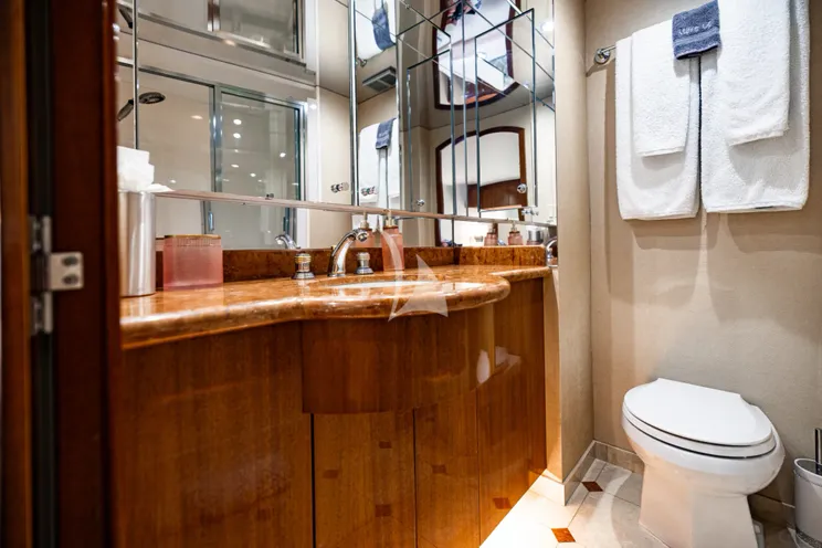 Charter Yacht INDY - Hatteras 85 - 4 Cabins - Newport - Martha’s Vineyard - Nantucket - New England