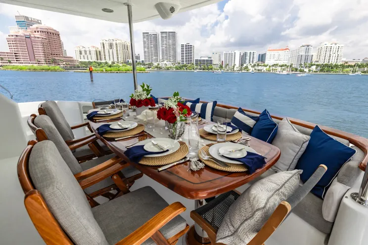 Charter Yacht INDY - Hatteras 85 - 4 Cabins - Newport - Martha’s Vineyard - Nantucket - New England