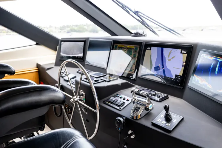 Charter Yacht INDY - Hatteras 85 - 4 Cabins - Newport - Martha’s Vineyard - Nantucket - New England