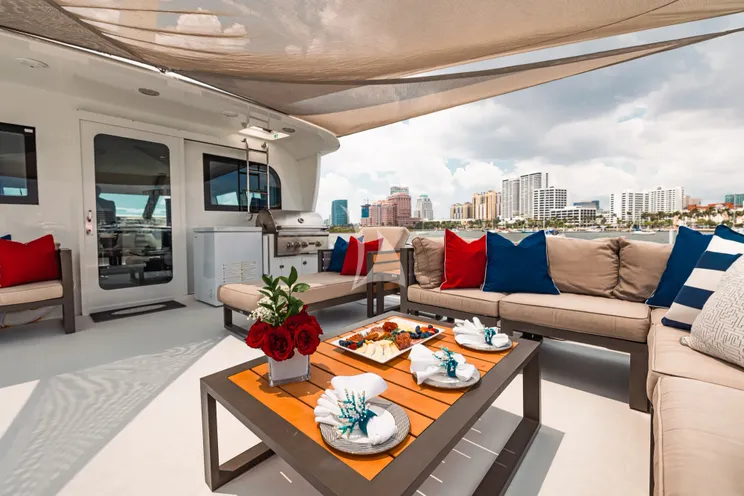 Charter Yacht INDY - Hatteras 85 - 4 Cabins - Newport - Martha’s Vineyard - Nantucket - New England