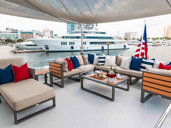 INDY Hatteras 85 flybridge seating area INDY Hatteras 85 flybridge seating area