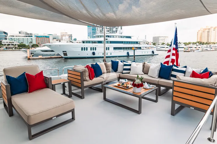 Charter Yacht INDY - Hatteras 85 - 4 Cabins - Newport - Martha’s Vineyard - Nantucket - New England