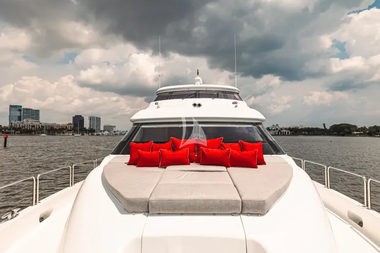 Charter Yacht INDY - Hatteras 85 - 4 Cabins - Newport - Martha’s Vineyard - Nantucket - New England