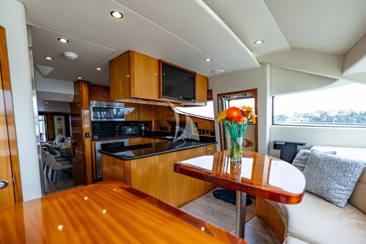 Charter Yacht INDY - Hatteras 85 - 4 Cabins - Newport - Martha’s Vineyard - Nantucket - New England