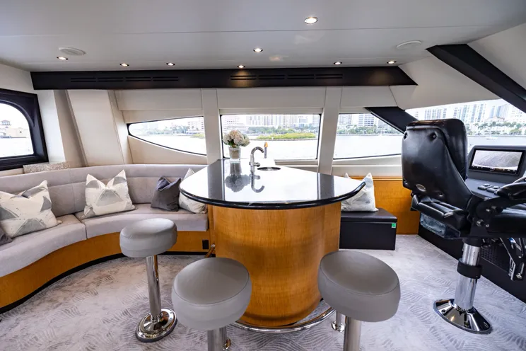 Charter Yacht INDY - Hatteras 85 - 4 Cabins - Newport - Martha’s Vineyard - Nantucket - New England