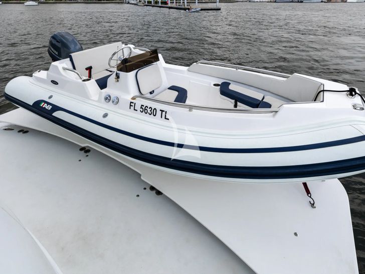 INDY Hatteras 85 tender INDY Hatteras 85 tender