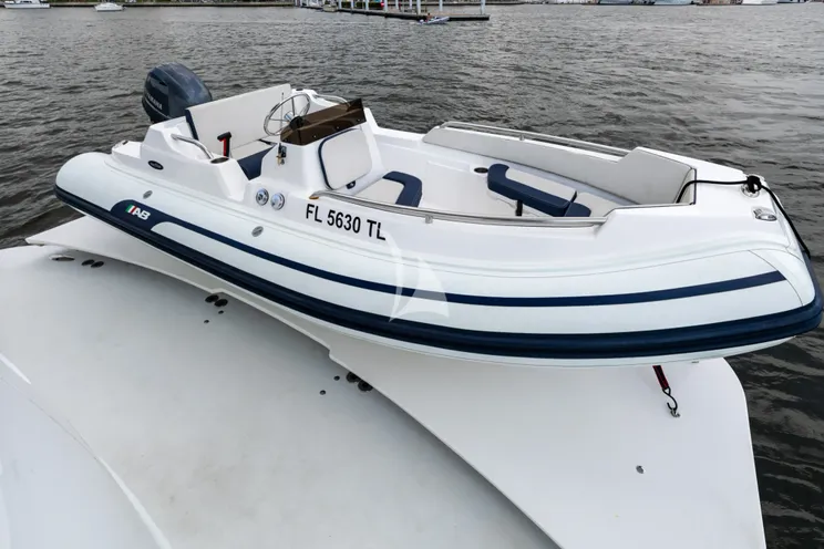 Charter Yacht INDY - Hatteras 85 - 4 Cabins - Newport - Martha’s Vineyard - Nantucket - New England