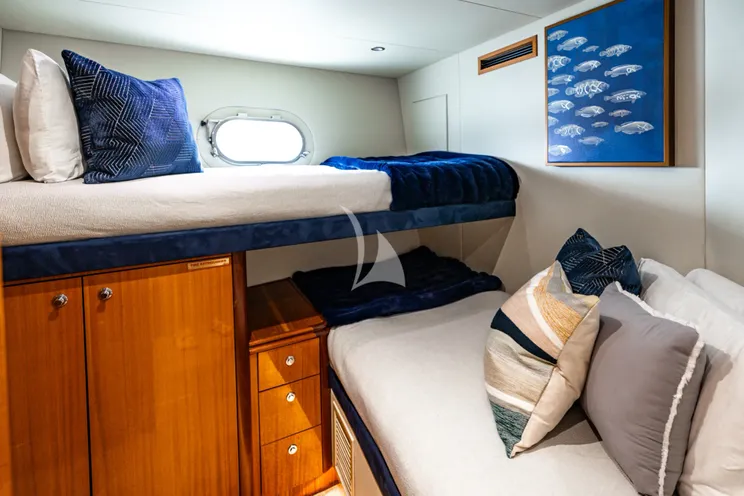Charter Yacht INDY - Hatteras 85 - 4 Cabins - Newport - Martha’s Vineyard - Nantucket - New England