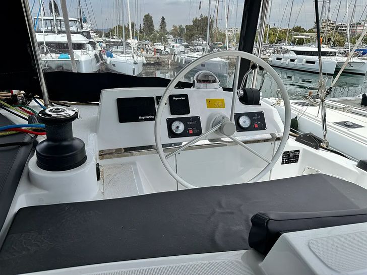 INFINITY Bali 4.2 - helm INFINITY Bali 4.2 - helm