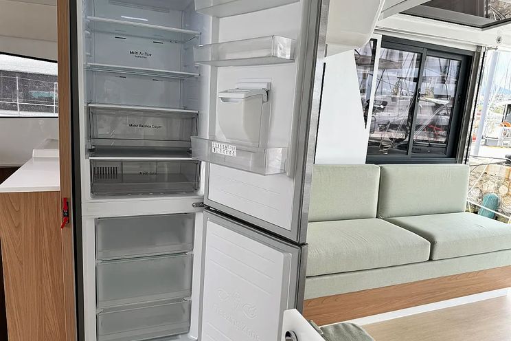 Charter Yacht INFINITY - Bali 4.2 - 4 Cabins - Athens - Mykonos - Paros - Cyclades - Greece