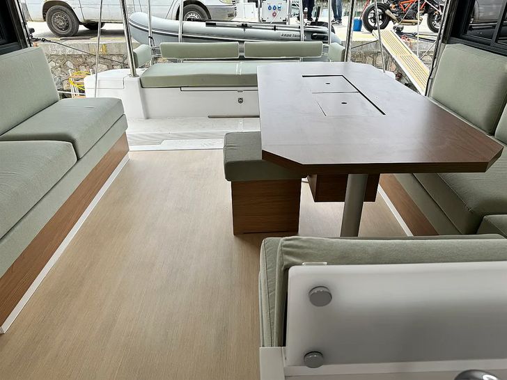 INFINITY Bali 4.2 - saloon and aft access INFINITY Bali 4.2 - saloon and aft access