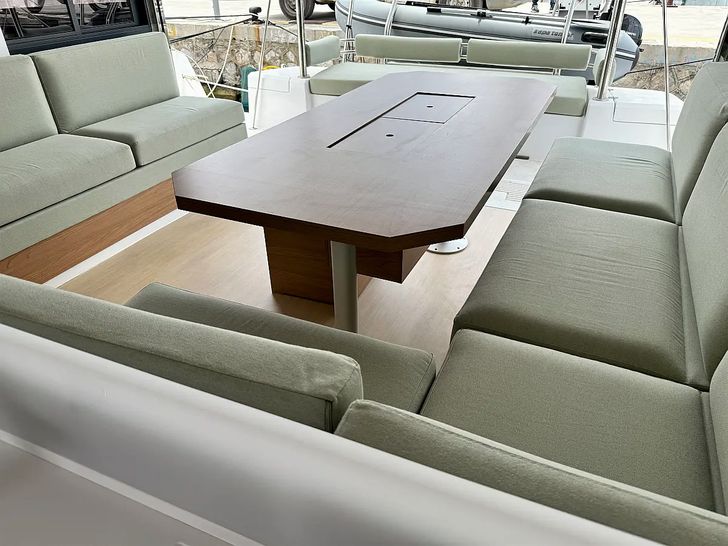 INFINITY Bali 4.2 - saloon seating area INFINITY Bali 4.2 - saloon seating area