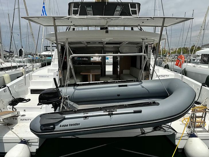 INFINITY Bali 4.2 - tender INFINITY Bali 4.2 - tender