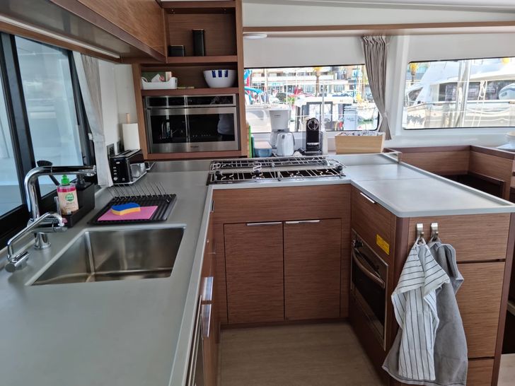 INNPRO Lagoon 46 - galley INNPRO Lagoon 46 - galley