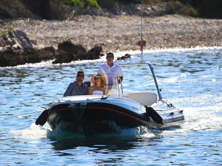INSIEME Princess 85 Fly - guests on the tender INSIEME Princess 85 Fly - guests on the tender