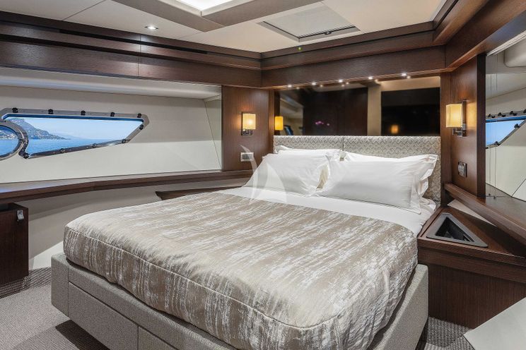 Charter Yacht INSOMNIA - Sunseeker 86 - 4 Cabins - Monaco - Cannes - St Tropez - Antibes