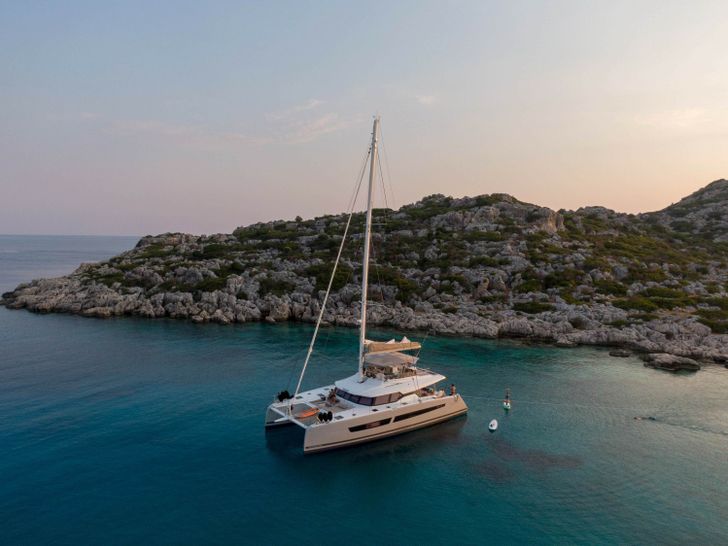 INSPIRANTE Fountaine Pajot 67 Flybridge Sundeck INSPIRANTE Fountaine Pajot 67 Flybridge Sundeck