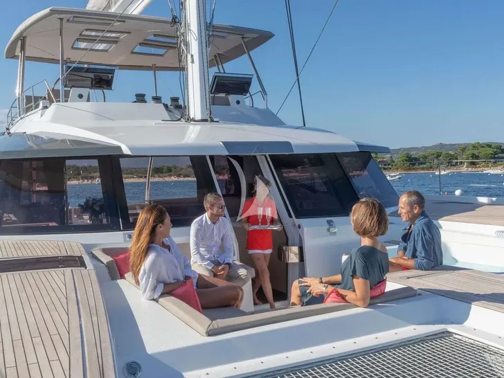 INSPIRANTE Fountaine Pajot Alegria 67 - foredeck lounge INSPIRANTE Fountaine Pajot Alegria 67 - foredeck lounge