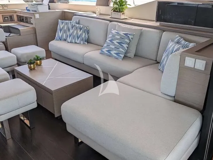 INSPIRANTE Fountaine Pajot Alegria 67 - saloon seating INSPIRANTE Fountaine Pajot Alegria 67 - saloon seating