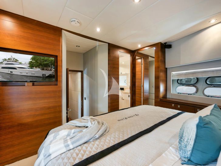IN THE ZONE Horizon P110 - VIP cabin 1 TV IN THE ZONE Horizon P110 - VIP cabin 1 TV