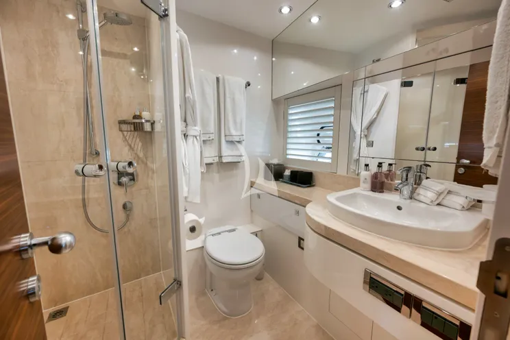 Charter Yacht IN THE ZONE - Horizon P110 - 4 Cabins - Newport - Nantucket - Martha`s Vineyard - New England - USA