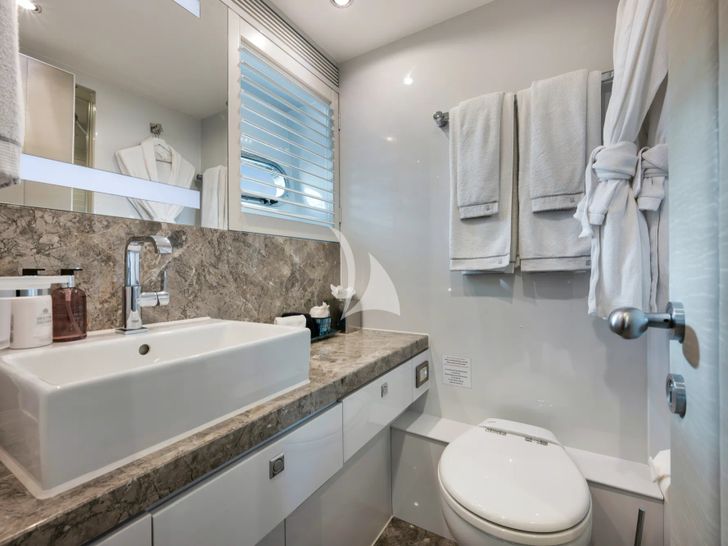 IN THE ZONE Horizon P110 - VIP cabin 2 bathroom IN THE ZONE Horizon P110 - VIP cabin 2 bathroom