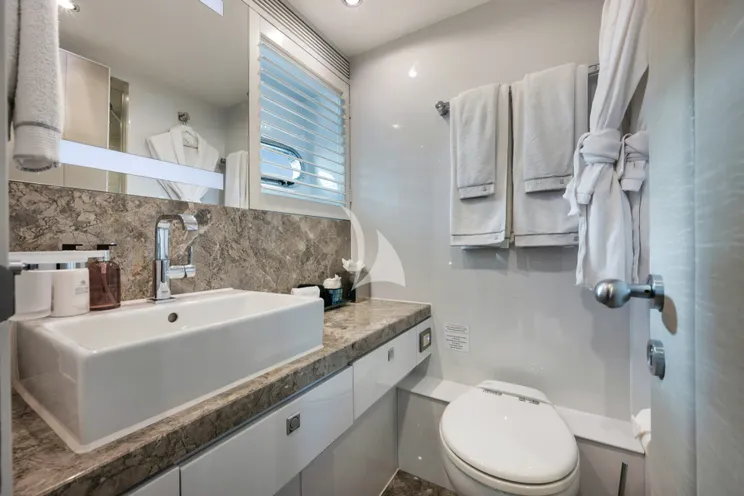 Charter Yacht IN THE ZONE - Horizon P110 - 4 Cabins - Newport - Nantucket - Martha`s Vineyard - New England - USA