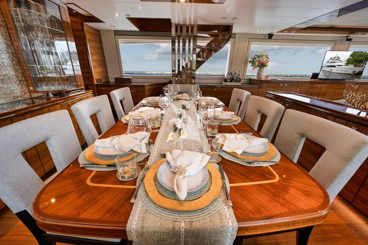 Charter Yacht IN THE ZONE - Horizon P110 - 4 Cabins - Newport - Nantucket - Martha`s Vineyard - New England - USA