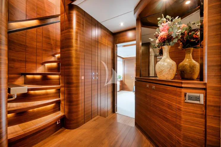 Charter Yacht IN THE ZONE - Horizon P110 - 4 Cabins - Newport - Nantucket - Martha`s Vineyard - New England - USA