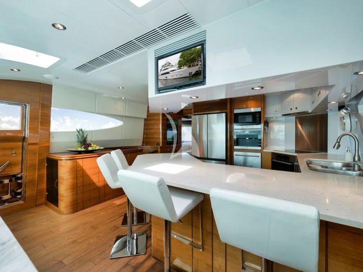 IN THE ZONE Horizon P110 - galley IN THE ZONE Horizon P110 - galley