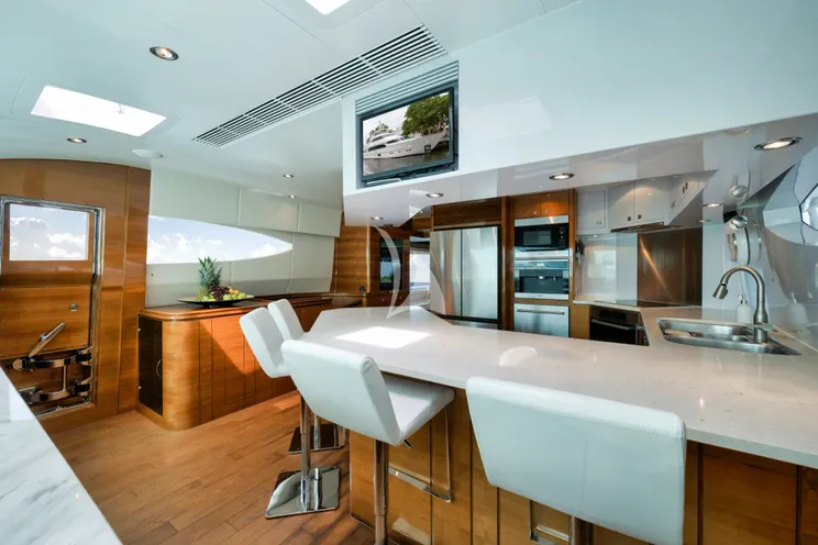 Charter Yacht IN THE ZONE - Horizon P110 - 4 Cabins - Newport - Nantucket - Martha`s Vineyard - New England - USA