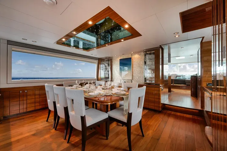 Charter Yacht IN THE ZONE - Horizon P110 - 4 Cabins - Newport - Nantucket - Martha`s Vineyard - New England - USA