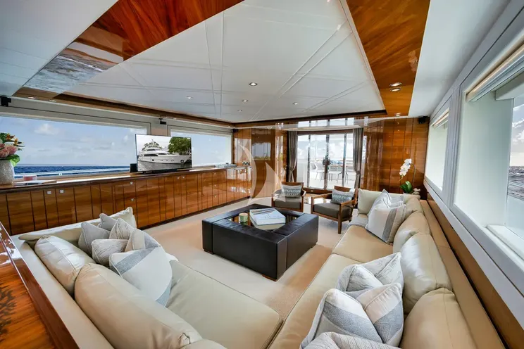 Charter Yacht IN THE ZONE - Horizon P110 - 4 Cabins - Newport - Nantucket - Martha`s Vineyard - New England - USA