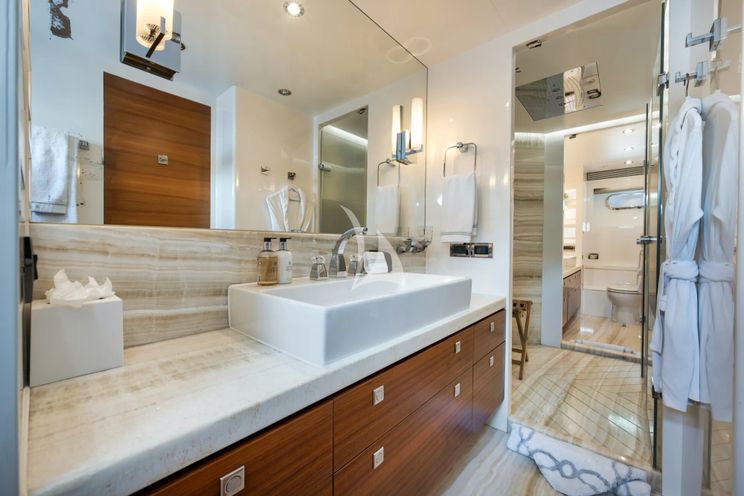 Charter Yacht IN THE ZONE - Horizon P110 - 4 Cabins - Newport - Nantucket - Martha`s Vineyard - New England - USA