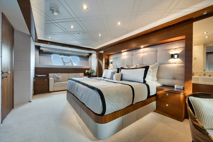 Charter Yacht IN THE ZONE - Horizon P110 - 4 Cabins - Newport - Nantucket - Martha`s Vineyard - New England - USA