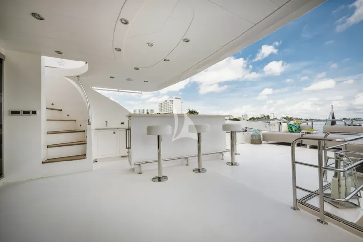 Charter Yacht IN THE ZONE - Horizon P110 - 4 Cabins - Newport - Nantucket - Martha`s Vineyard - New England - USA