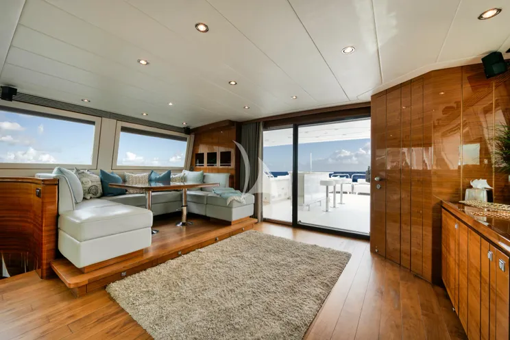 Charter Yacht IN THE ZONE - Horizon P110 - 4 Cabins - Newport - Nantucket - Martha`s Vineyard - New England - USA