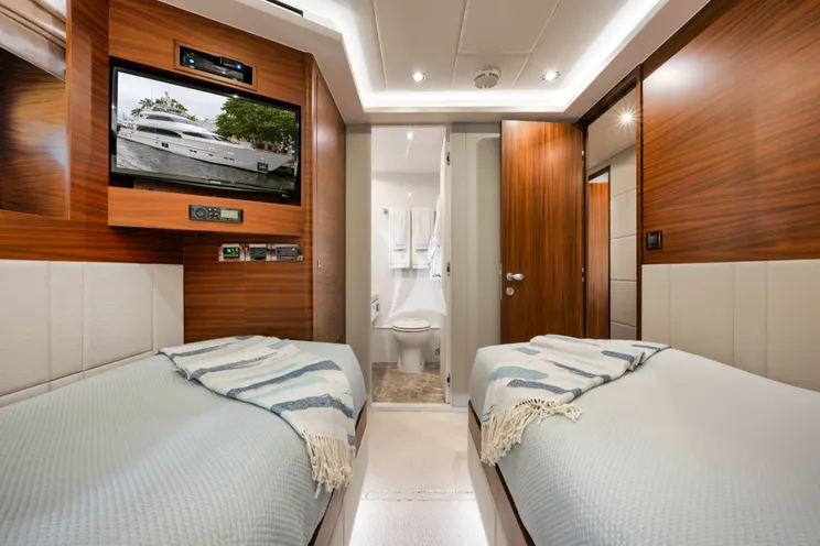 Charter Yacht IN THE ZONE - Horizon P110 - 4 Cabins - Newport - Nantucket - Martha`s Vineyard - New England - USA