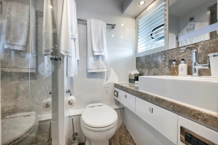 Charter Yacht IN THE ZONE - Horizon P110 - 4 Cabins - Newport - Nantucket - Martha`s Vineyard - New England - USA