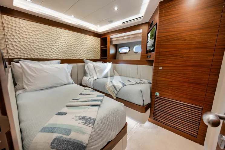 Charter Yacht IN THE ZONE - Horizon P110 - 4 Cabins - Newport - Nantucket - Martha`s Vineyard - New England - USA