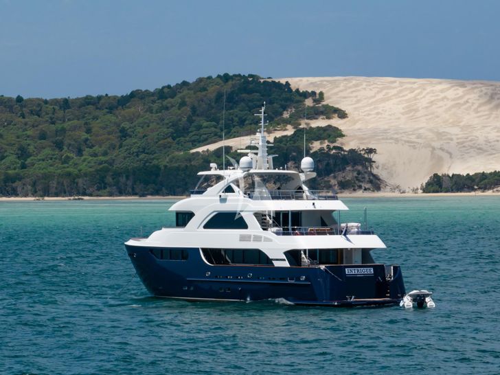 INTRIGUE Jade yacht 28m anchored stern view INTRIGUE Jade yacht 28m anchored stern view