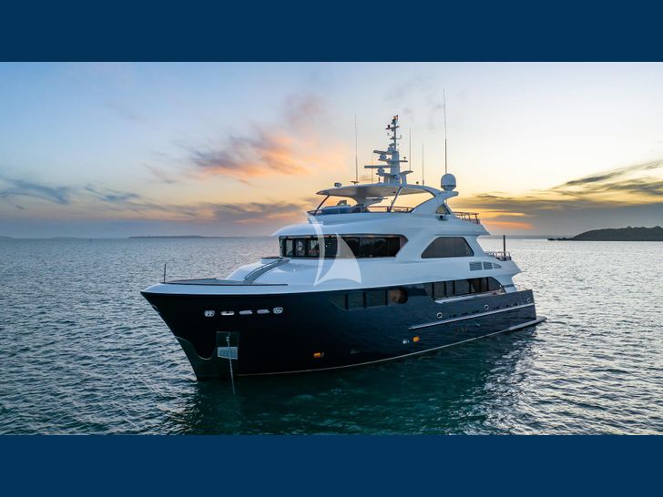 INTRIGUE Jade yacht 28m main profile