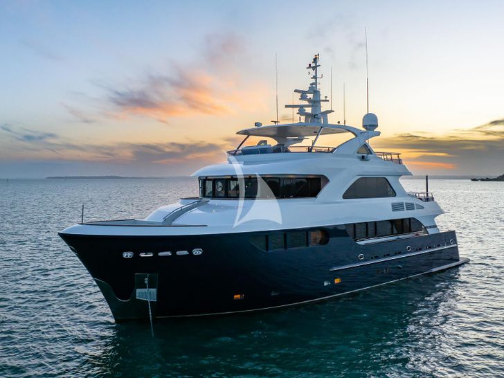 INTRIGUE Jade yacht 28m main profile INTRIGUE Jade yacht 28m main profile
