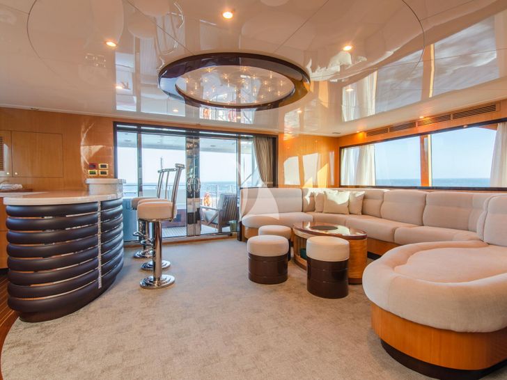 INTRIGUE Jade yacht 28m saloon with minibar INTRIGUE Jade yacht 28m saloon with minibar