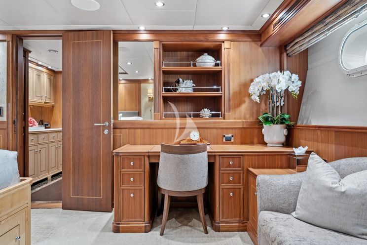 Charter Yacht INVICTUS - Palmer Johnson 123 - 4 Cabins - Nassau - Exumas - Bahamas