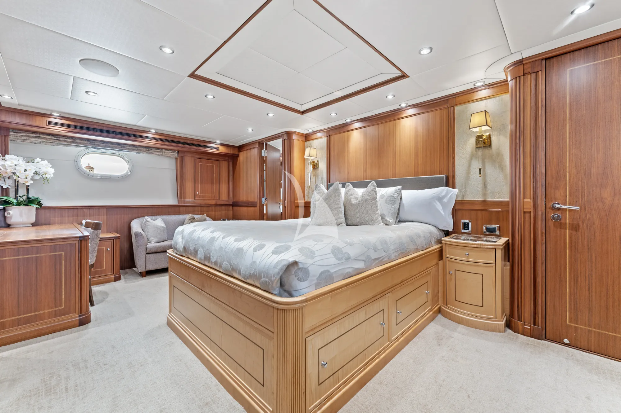 INVICTUS Palmer Johnson 123 - VIP cabin 1